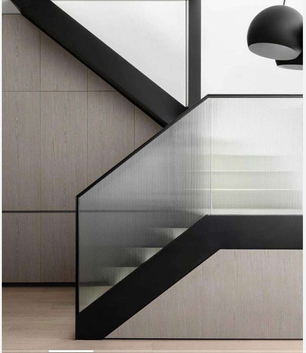 أعمال الزجاج والمرايا