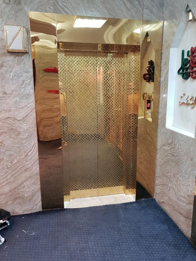 أعمال الزجاج والمرايا