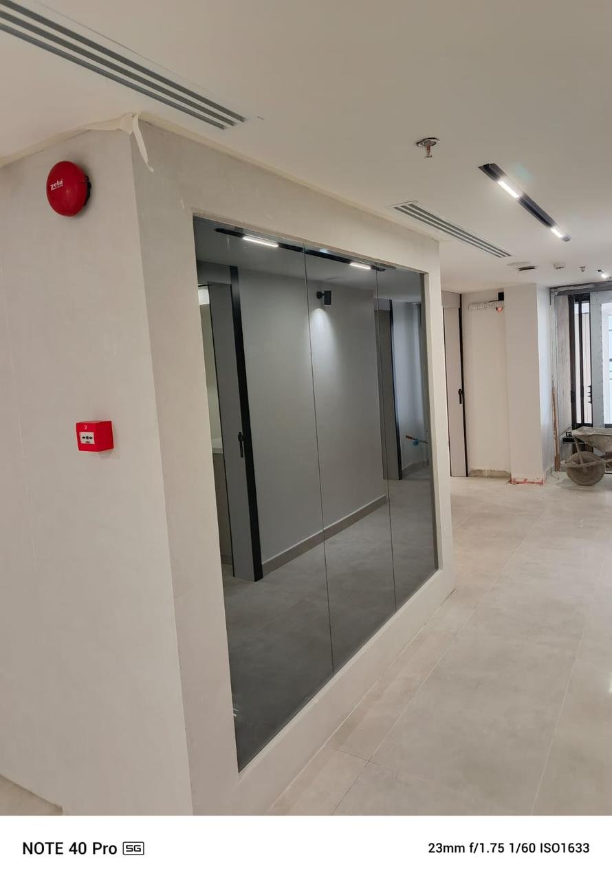 أعمال الزجاج والمرايا